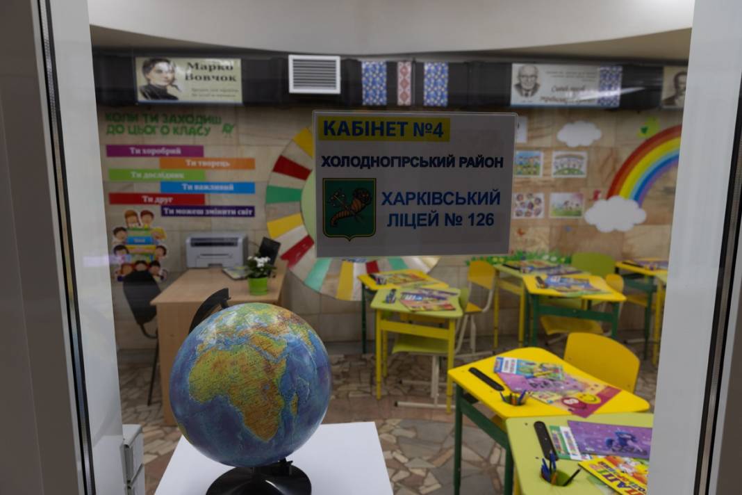 Füze saldırılarının gölgesinde yeni eğitim yılı: Ukrayna'da ilk ders zili metroda çaldı 39